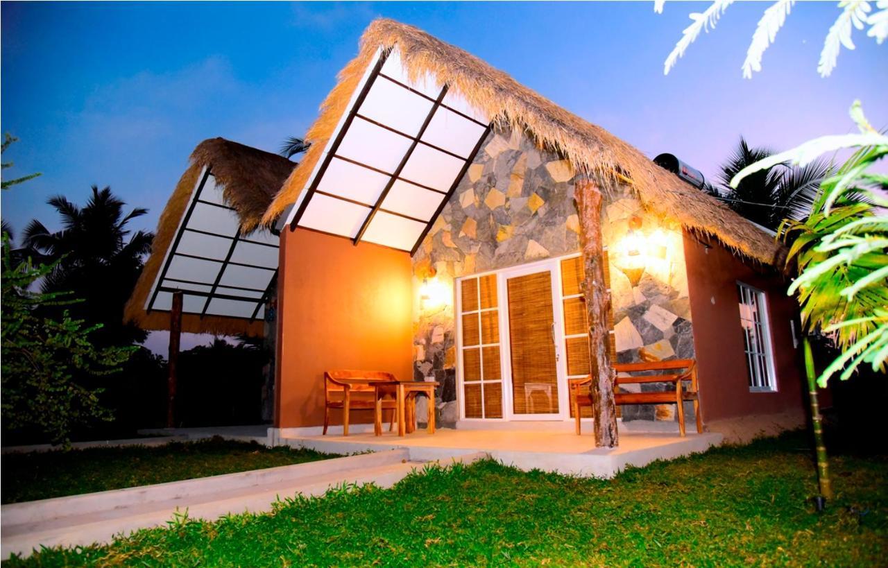 Coco Village Hotel Chilaw Bangadeniya ภายนอก รูปภาพ