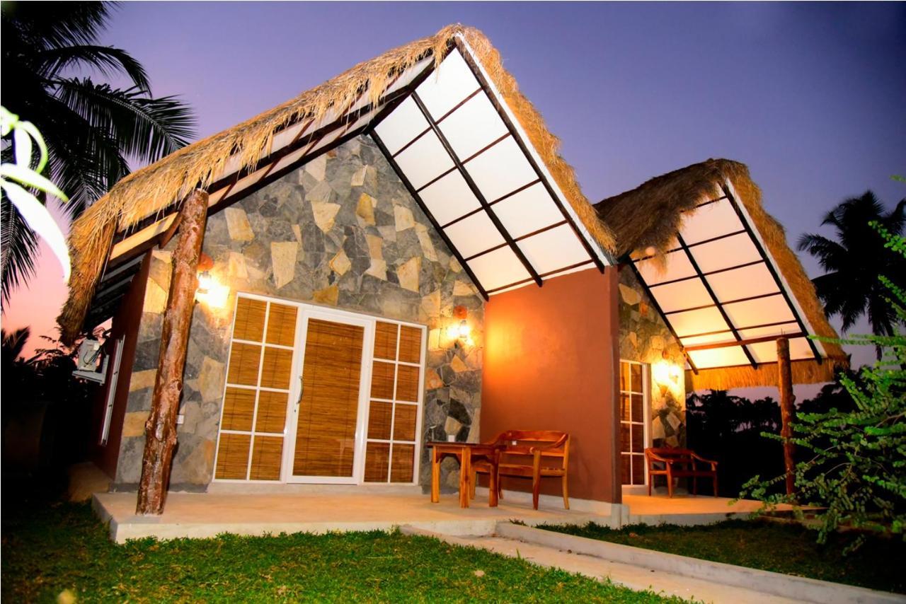 Coco Village Hotel Chilaw Bangadeniya ภายนอก รูปภาพ