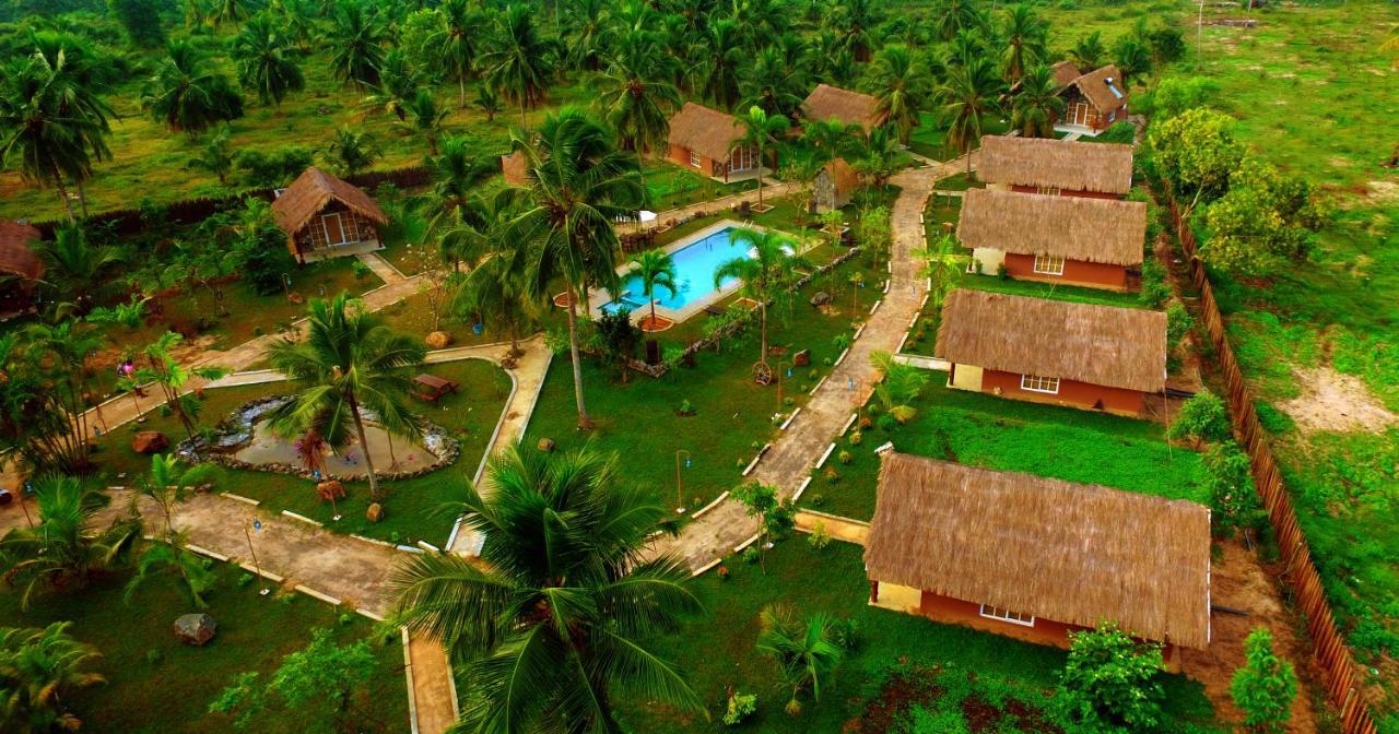 Coco Village Hotel Chilaw Bangadeniya ภายนอก รูปภาพ