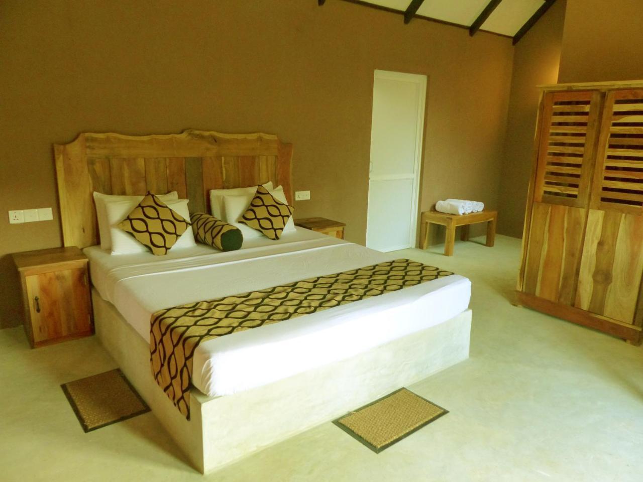 Coco Village Hotel Chilaw Bangadeniya ภายนอก รูปภาพ