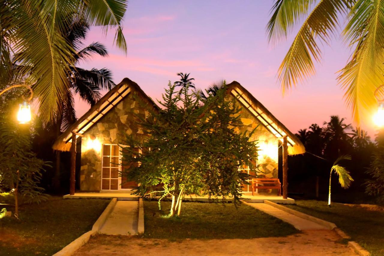 Coco Village Hotel Chilaw Bangadeniya ภายนอก รูปภาพ