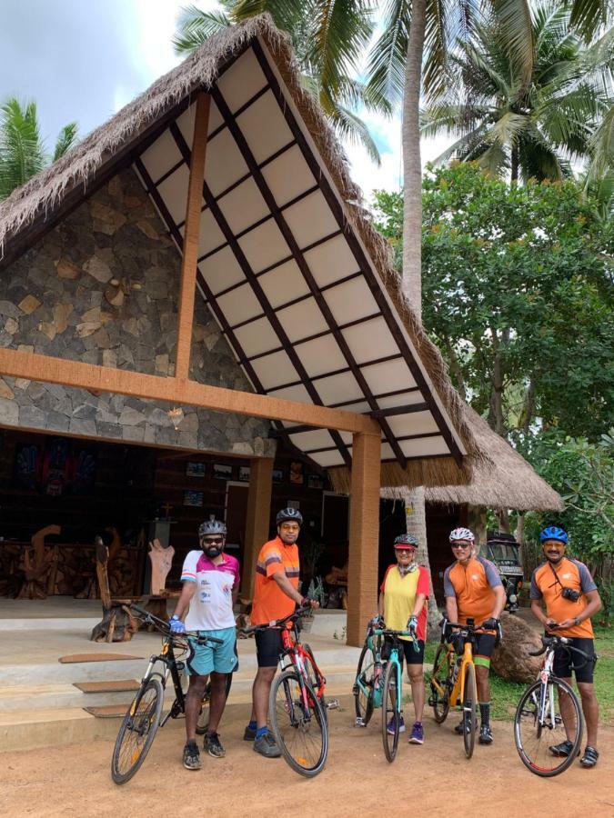 Coco Village Hotel Chilaw Bangadeniya ภายนอก รูปภาพ
